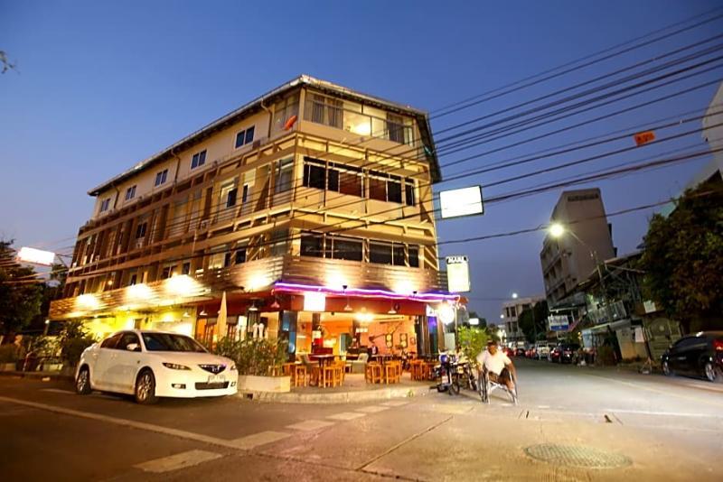 At Smile House Hotell Bangkok Eksteriør bilde